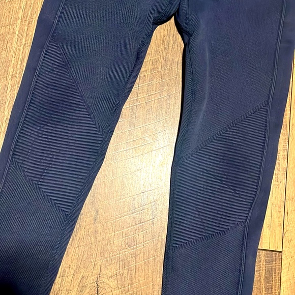 FABLETICS HIGH WAISTED SEAMLESS RIB 7/8 LEGGINGS - Picture 2 of 2